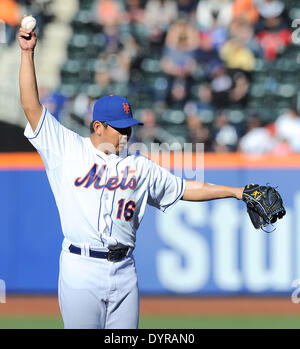 Flushing, NY, USA. Apr 20, 2014. Daisuke Matsuzaka (Mets) MLB : Daisuke Matsuzaka les Mets de New York en ligue majeure de baseball pendant les match contre les Braves d'Atlanta au Citi Field à Flushing, NY, USA . © AFLO/Alamy Live News Banque D'Images