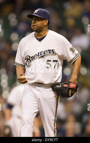 Milwaukee, Wisconsin, États-Unis. Apr 23, 2014. 23 avril 2014 : allégement des Milwaukee Brewers pitcher Francisco Rodriguez # 57 au cours de la partie de baseball de ligue majeure entre les Milwaukee Brewers et San Diego Padres au Miller Park de Milwaukee, WI. Défait 5-2. Padres brasseurs John Fisher/CSM/Alamy Live News Banque D'Images