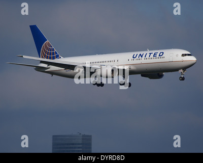 N649UA United Airlines Boeing 767-322(ER) à l'atterrissage à Schiphol (AMS - EHAM), aux Pays-Bas, pic2 Banque D'Images