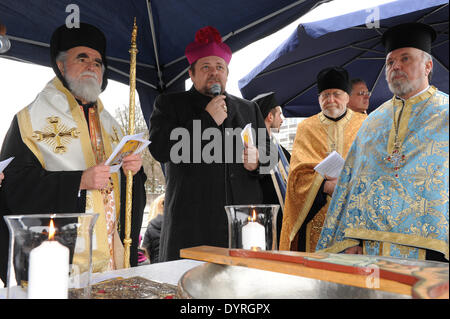 La communauté grecque orthodoxe de Munich à la bénédiction des eaux de la rivière Isar, 2011 Banque D'Images