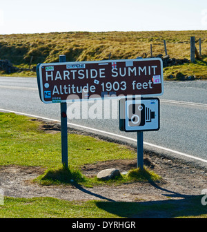 Sommet Hartside panneau routier. Haut Hartside Cafe. A686 Alston road à Penrith, Cumbria, Angleterre, Royaume-Uni, Europe. Banque D'Images