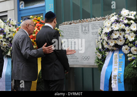 Cérémonie de dépôt pour les victimes de l'attaque olympiques de 1972, dans le Village olympique de Munich, 2012 Banque D'Images