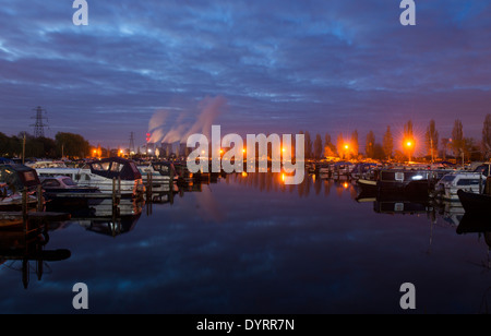 Lever du soleil à Sawley Marina, Lancashire England UK Banque D'Images