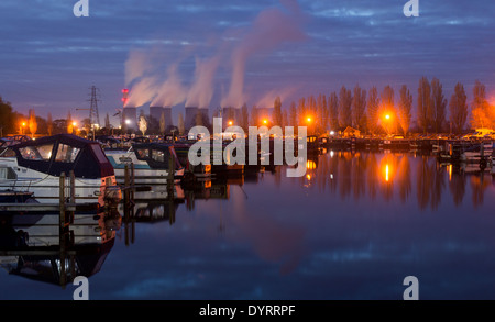 Lever du soleil à Sawley Marina, Lancashire England UK Banque D'Images