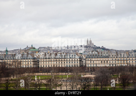 Paris - Montmartre vue depuis le musée d'Orsay exposée lors de l'arrivée d'une tempête Banque D'Images