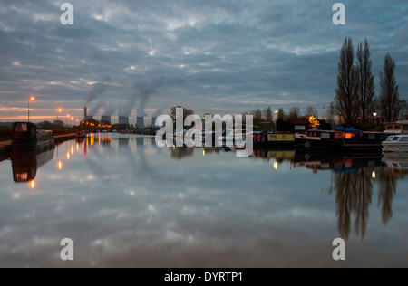 Lever du soleil à Sawley Marina, Lancashire England UK Banque D'Images