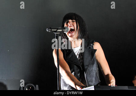 Austin, Texas, États-Unis. 22 avr, 2014. Sarah Barthel du duo Phantogram se produit en concert à Stubb's le 22 avril 2014 à Austin, Texas. © Manuel Nauta/NurPhoto ZUMAPRESS.com/Alamy/Live News Banque D'Images