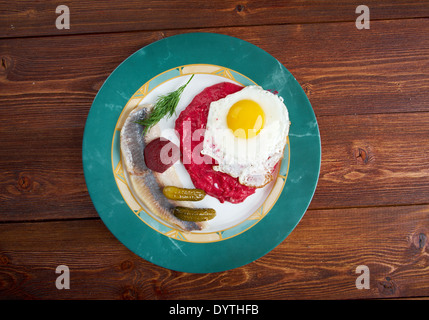 Labskaus - spécialité culinaire de l'Allemagne du Nord et en particulier des villes de Brême, Hambourg, Lübeck et. Banque D'Images