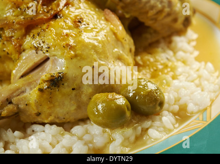 Djej Emshmel marocaine - tajine de poulet aux Olives et citron préservé Banque D'Images