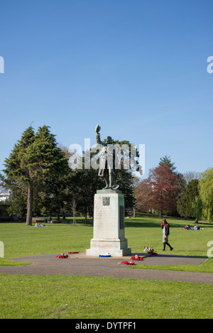Jardins Radnor, statue commémorative de la Première Guerre mondiale, Strawberry Hill, quartier de Richmond, London, UK Banque D'Images