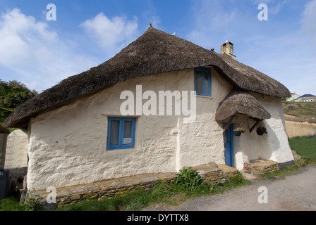 Chaumière traditionnelle dans le village de pêcheurs de Hope Cove, Devon, UK Banque D'Images