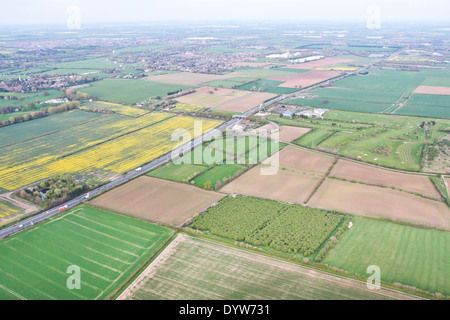 Cambridgeshire rural du dessus avec A14 et Hemingford Grey au centre de l'image Banque D'Images