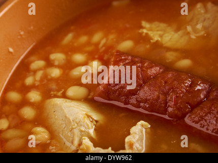 Fabada Asturiana, souvent simplement appelée fabada, ragoût de haricots espagnols natifs de l'Asturies Banque D'Images