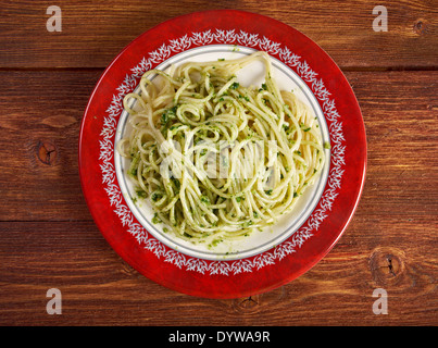 Les pâtes italiennes au pesto Genovese spaghett Banque D'Images