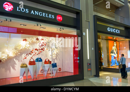 Los Angeles Californie, LAX, aéroport international, Tom Bradley International terminal, porte, TBIT, shopping shopper shoppers shopping shopping shopping shopping shopping shopping shopping shopping shopping shopping shopping shops marché achetant selli Banque D'Images