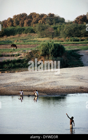 Lave-sur les rives du Nil à Omdurman. Banque D'Images