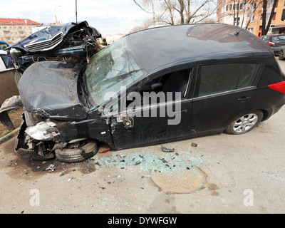 Location de casse lors d'un accident de la route sur la rue en milieu urbain Banque D'Images