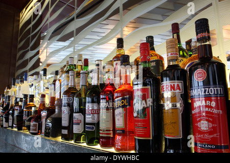 Berlin, Allemagne, de l'alcool dans un bar Banque D'Images