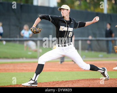 25 avril 2014 - Orlando, Floride, États-Unis : à partir UCF pitcher Eric Skoglund (25) au cours d'un match de baseball NCAA Rutgers Scarlet action entre les chevaliers et de l'UCF Knights. L'UCF (défait 3-1 Rutgers dans le jeu à 1 Jay Bergman Domaine d'Orlando, Floride Banque D'Images