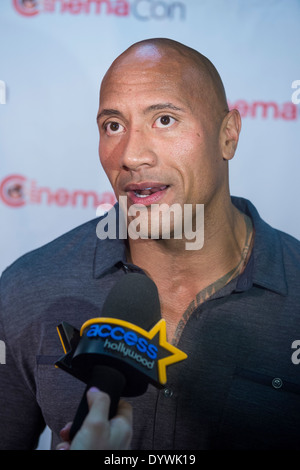 Dwayne Johnson (The Rock) arrive à la soirée d'ouverture primordiale CinemaCon 2014 Présentation du Caesars Palace Banque D'Images