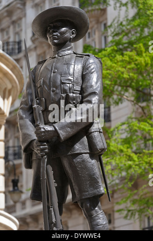 Ghurka Memorial Statue soldat, Londres, Angleterre, Royaume-Uni. Banque D'Images