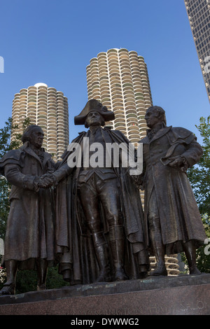 Herald Square Monument de George Washington, Robert Morris et Hyam Salomon Memorial holding hands in Chicago, IL. Banque D'Images