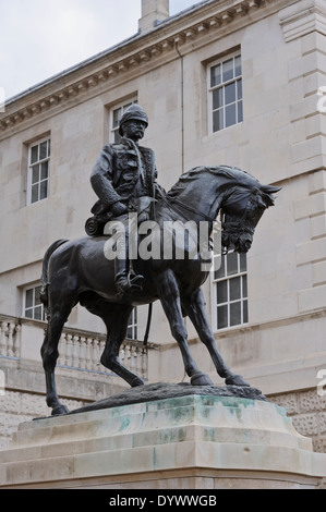 Statue en bronze de Field Marshall Frederick Sleigh Roberts situé dans la région de Horse Guards Parade, Londres, Angleterre, Royaume-Uni. Banque D'Images