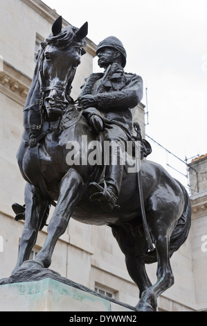 Statue en bronze de Field Marshall Frederick Sleigh Roberts situé dans la région de Horse Guards Parade, Londres, Angleterre, Royaume-Uni. Banque D'Images