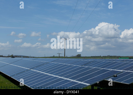 Une nouvelle grande ferme solaire à Cornwall Banque D'Images