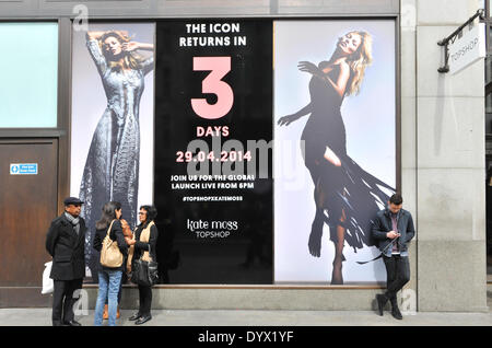 Oxford Street, Londres, Royaume-Uni. 26 avril 2014. Un géant affiche annonce le lancement d'une collection de Kate Moss Topshop dans trois jours. Crédit : Matthieu Chattle/Alamy Live News Banque D'Images