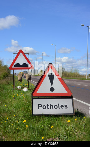 Avertissement signe de poule à road Royaume-Uni Banque D'Images