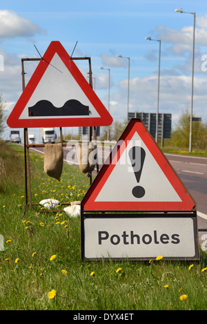 Avertissement signe de poule à road Royaume-Uni Banque D'Images