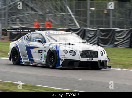 Bentley Continental GT3 voiture de course Saloon en British GT Championship à Oulton Park Motor Racing Circuit Cheshire England UK Banque D'Images