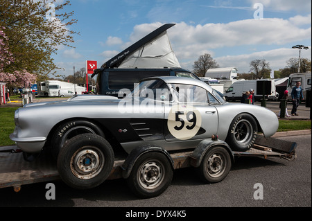 1959 Corvette Voiture de sport sur la remorque avant V8 Historique Racing Association Motor Race à Oulton Park Cheshire England UK Banque D'Images