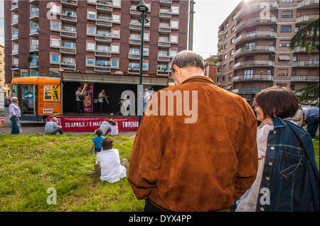 Italie Piémont Turin 26 avril 2014 - 'Torino Jazz Festival ' Tram de la TFJ. Le tramway de TFJ. Du 26 au 30 avril un tramway, mis en scène par le théâtre, s'arrête à deux endroits différents dans la ville. La Lippi Jazz Band se produira dans cet espace, avec un répertoire Dixieland et New Orleans Credit : Realy Easy Star/Alamy Live News Banque D'Images