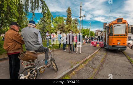 Italie Piémont Turin 26 avril 2014 - 'Torino Jazz Festival ' Tram de la TFJ. Le tramway de TFJ. Du 26 au 30 avril un tramway, mis en scène par le théâtre, s'arrête à deux endroits différents dans la ville. La Lippi Jazz Band se produira dans cet espace, avec un répertoire Dixieland et New Orleans Credit : Realy Easy Star/Alamy Live News Banque D'Images