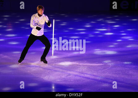 Chemnitz, Allemagne. Apr 26, 2014. La patineuse artistique suédois Kristoffer Berntsson effectue lors de la première de la figure spectacle de patinage sur glace 'Imagine' à Chemnitz, Allemagne, 26 avril 2014. Photo : JAN WOITAS/dpa/Alamy Live News Banque D'Images