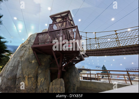 Pont de corde dans l'intérieur de Dubaï Ski Resort dans le Mall of Emirates, Dubaï, Émirats arabes unis, ÉMIRATS ARABES UNIS. Banque D'Images