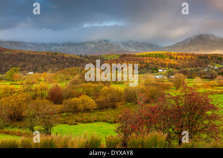 Vue de Torver vers le vieil homme de Coniston, Torver, Parc National de Lake District, Cumbria, Angleterre, Europe Banque D'Images