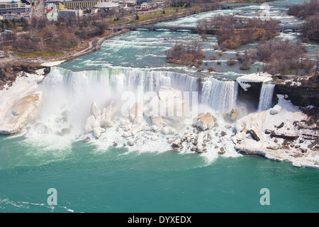 Un high angle view of the American Falls (chutes du Niagara) Banque D'Images