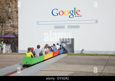 Artiste Callum Morton's 'Search Engine' installation à la Biennale de Sydney 2014 sur l'île de Cockatoo Banque D'Images