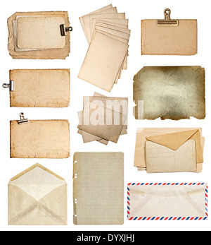 Ensemble de divers vieux papier feuilles. vintage photo album et des pages de livre, cartes, enveloppes isolé sur fond blanc Banque D'Images