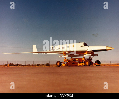 L'AQM-91 Compass Arrow était un véhicule aérien sans pilote développé par Teledyne Ryan pendant la guerre froide. Il a été utilisé pour des missions de reconnaissance, présentant une faible observabilité et équipé d'un moteur General Electric J97 pour des performances en haute altitude. Banque D'Images