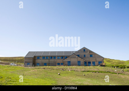 Le nouveau bâtiment de l'Observatoire d'oiseaux Fair Isle, ouvert en 2010. Fair Isle, Shetland Banque D'Images