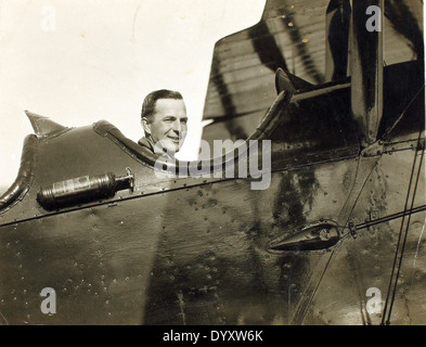 Le 1st Aero Squadron, créé en 1913, fut la première unité d'aviation militaire américaine. Cette collection de photos met en lumière ses opérations pendant la première Guerre mondiale, donnant un aperçu des débuts de l'aviation militaire. Banque D'Images