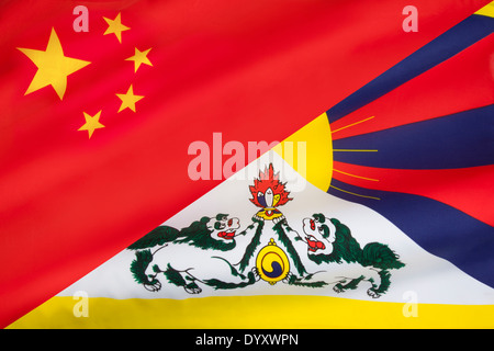 Le drapeau de la Chine mélangé avec le drapeau du Tibet libre (snow lion drapeau). Banque D'Images