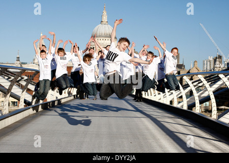 Billy Elliot encore de photocall Millennium Bridge Banque D'Images