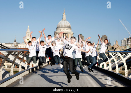 Billy Elliot encore de photocall Millennium Bridge Banque D'Images