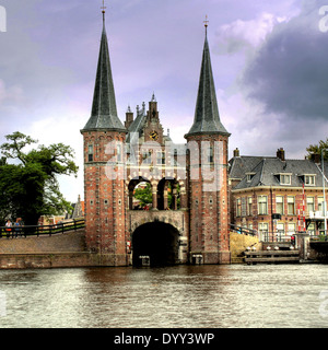 Waterpoort ou Porte d'eau dans la ville frisonne de Sneek, Pays-Bas, HDR- éditer Banque D'Images