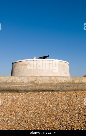 La tour Martello et musée local dans la ville balnéaire de Sussex Seaford, construite pour défendre la Grande-Bretagne durant les guerres napoléoniennes Banque D'Images